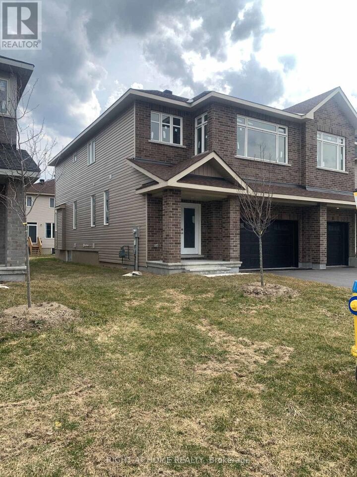 Property Photo:  18 Wylie Way  ON K7C 0C4 