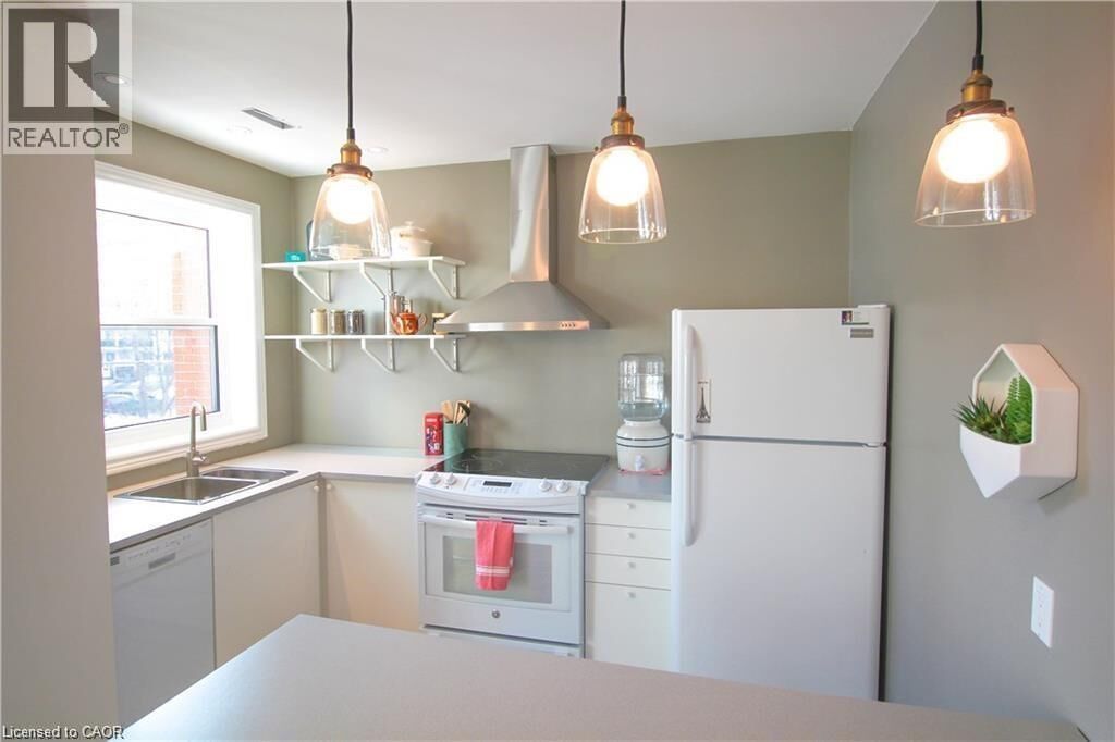 Property Photo:  130 Caroline Street South 2  ON L8P 3K8 