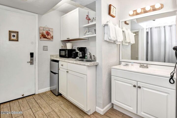 Property Photo: 313 S Atlantic Avenue 2100 FL 32118