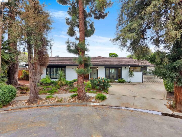 Property Photo:  41473 Pelham Ct  CA 94539 