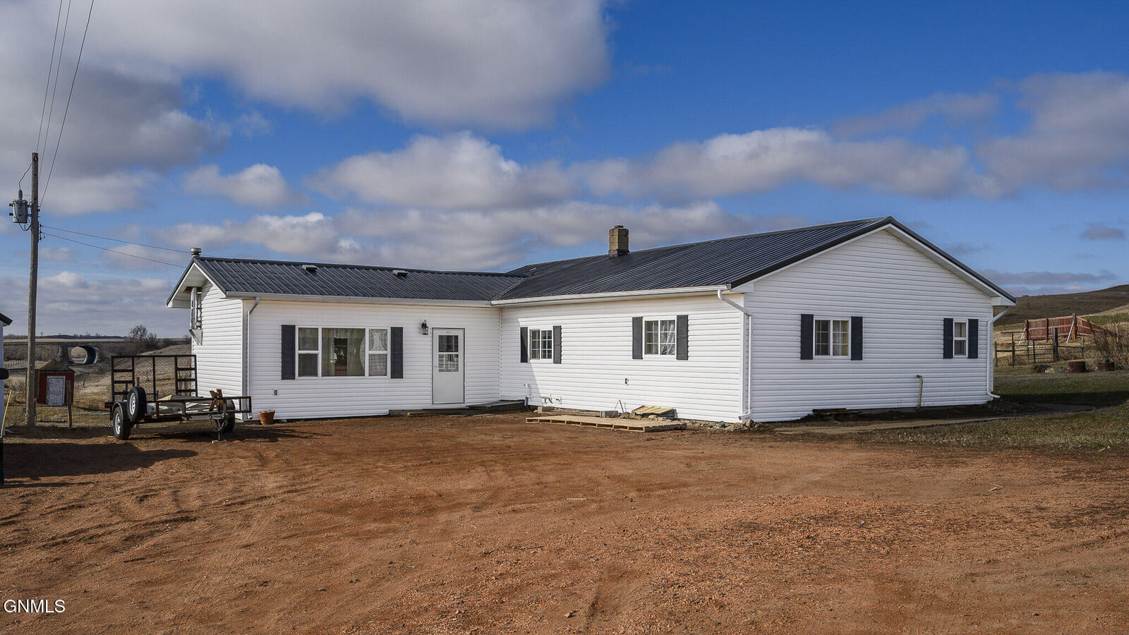 Property Photo: 811 County Road 17 ND 58523