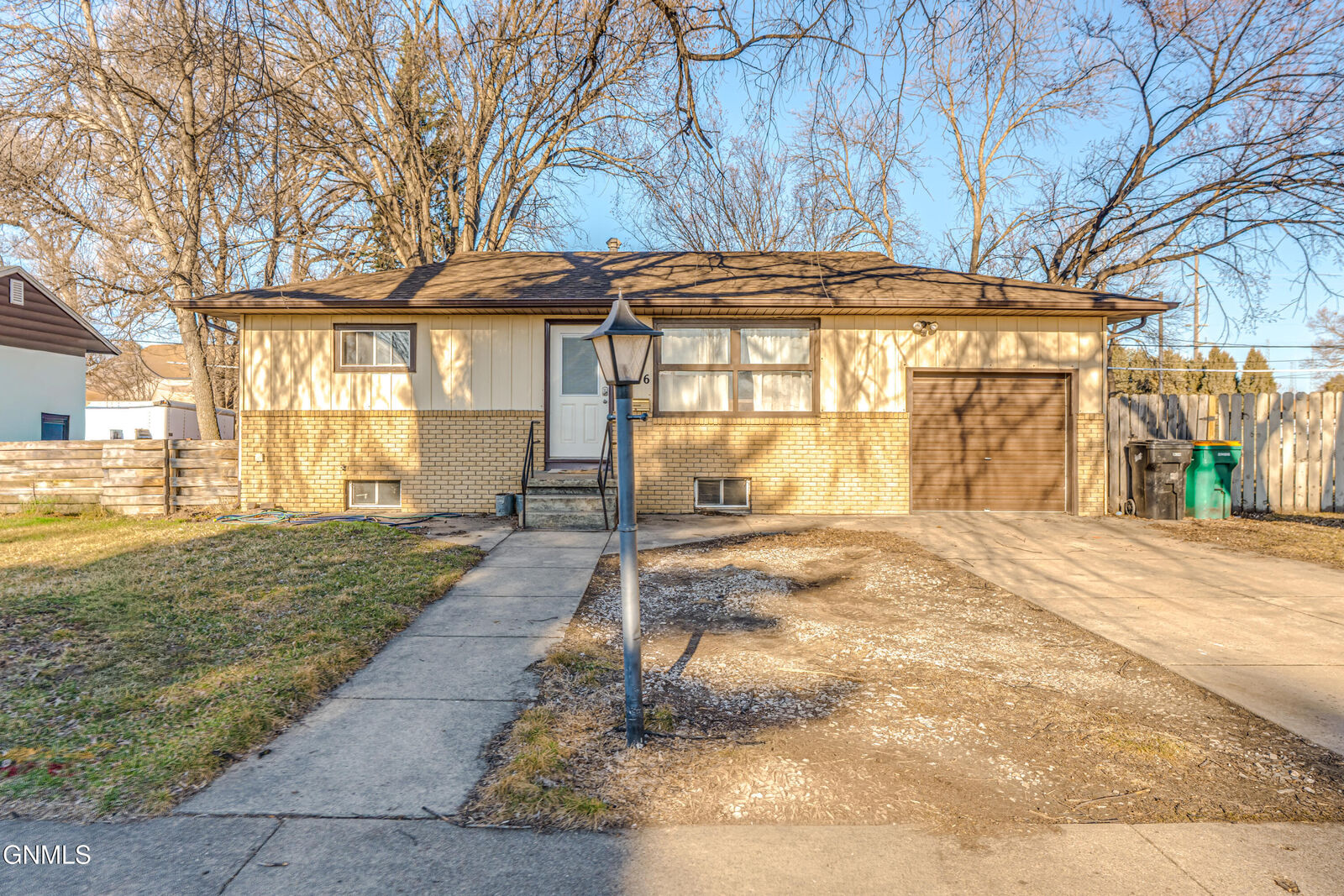 Property Photo: 566 Sunset Place ND 58504