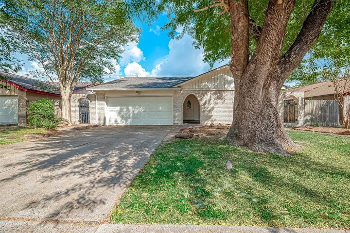 Property Photo:  10607 Silkwood Drive  TX 77031 