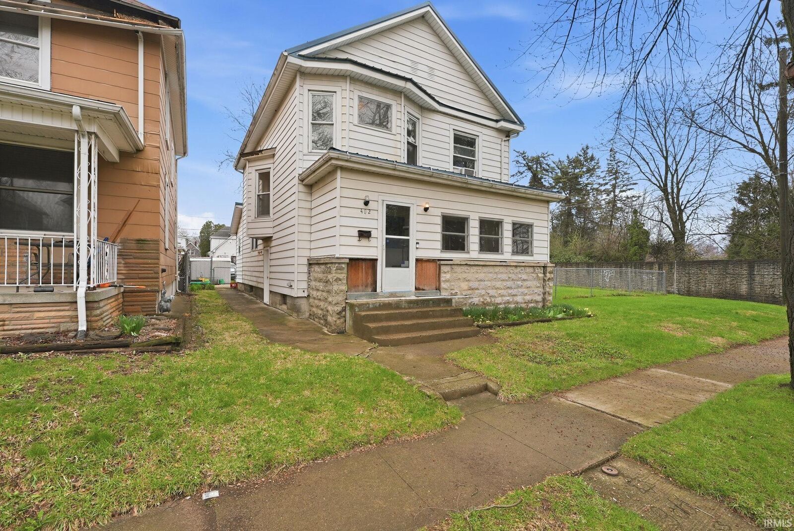 Property Photo:  402 Perry Avenue  IN 46808-3358 