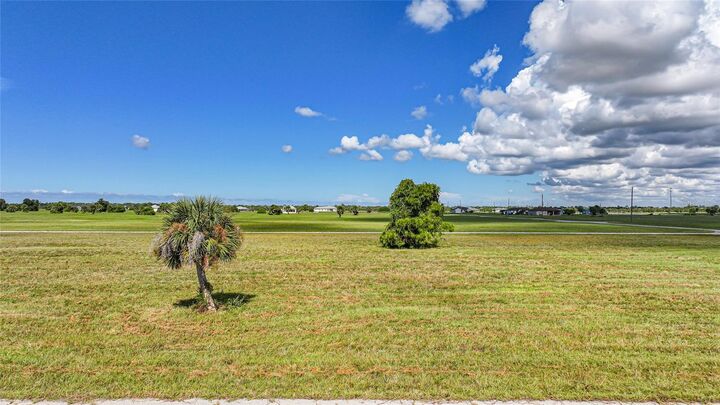 Property Photo:  5 Willow Road  FL 33946 