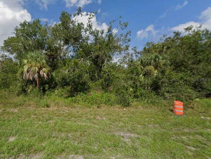Property Photo:  5230 Knollwood Drive  FL 33982 