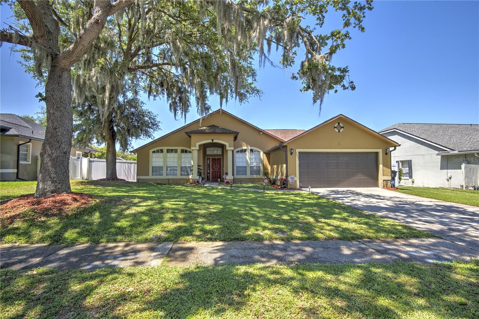 Property Photo: 684 Yorkshire Drive FL 32765