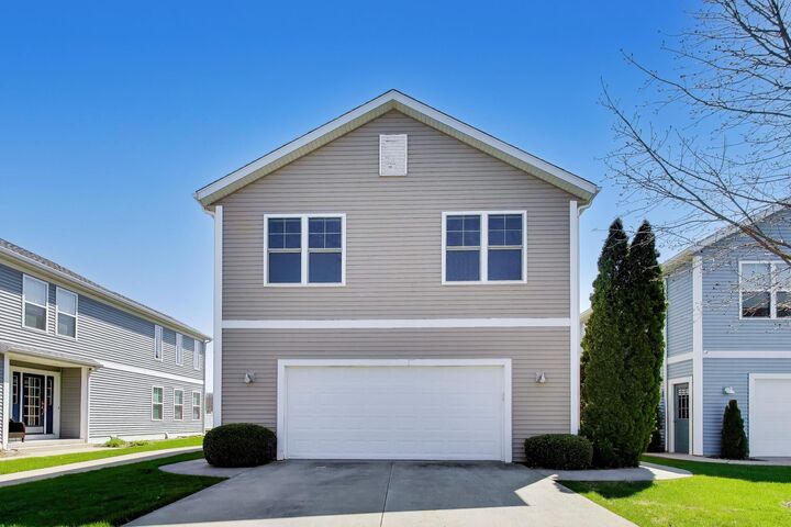 Property Photo:  425 Island Pointe Drive  MI 49085 