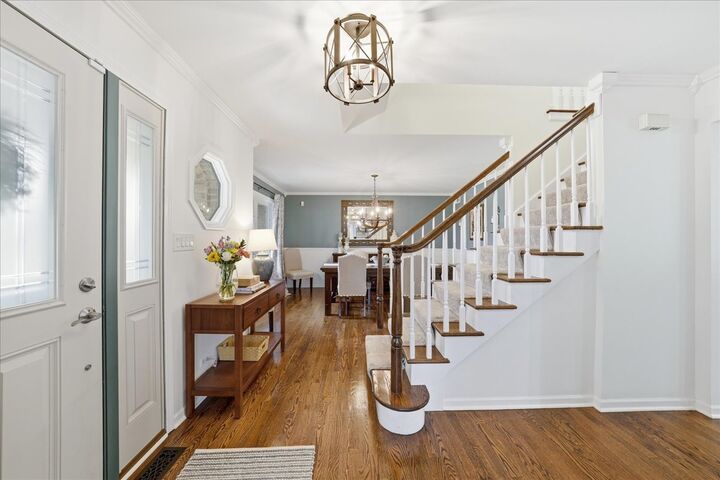 Property Photo:  334 E McKenna Court  IL 60126 