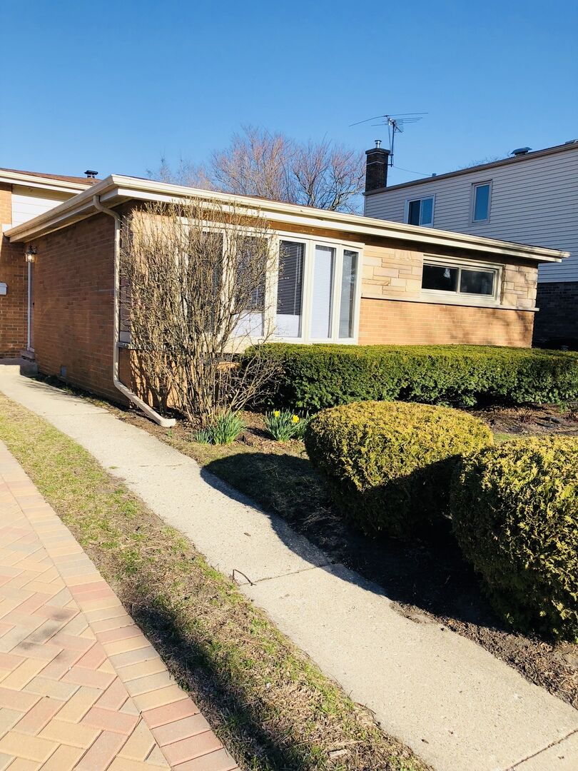 Property Photo:  9529 Kenneth Avenue  IL 60076 