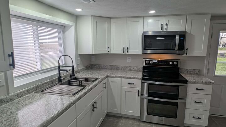 Property Photo:  720 E Marion Street  IL 61727 