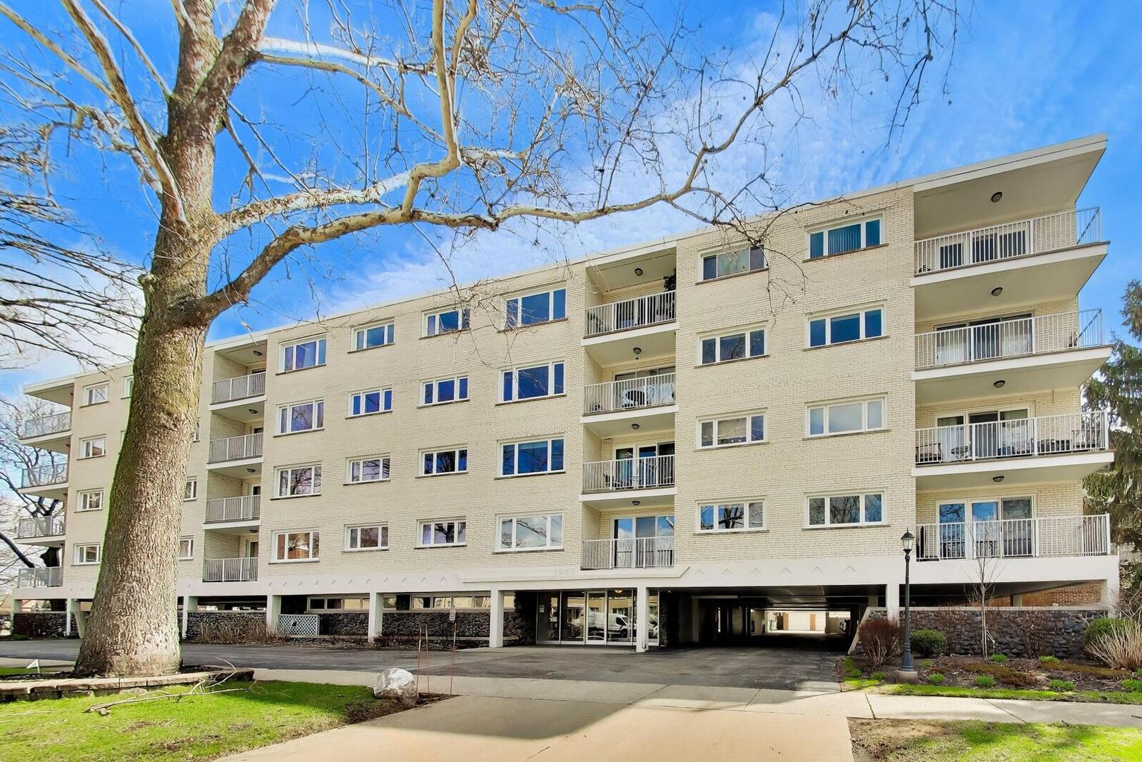 Property Photo:  1535 Forest Avenue 402  IL 60305 