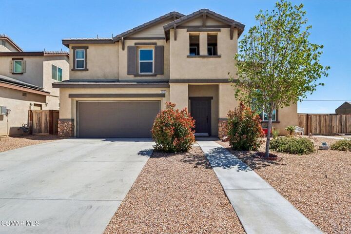 Property Photo:  2016 Via Vida Feliz Avenue  CA 93560 