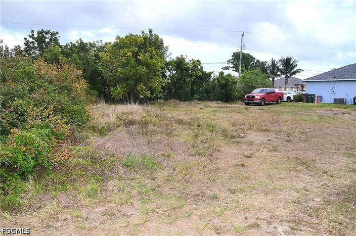 Property Photo:  1217 NE 13th Place  FL 33909 