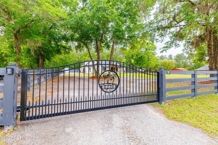 Property Photo: 6226 SW 150th Street FL 32091