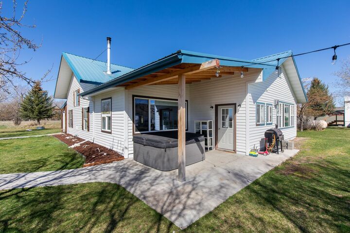 Property Photo:  9150 Dry Creek Road  MT 59714 