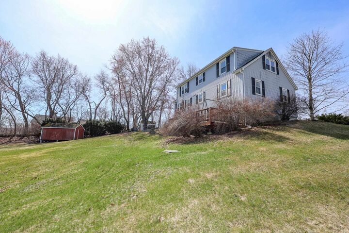 Property Photo:  9 Avery Road  NH 03053 