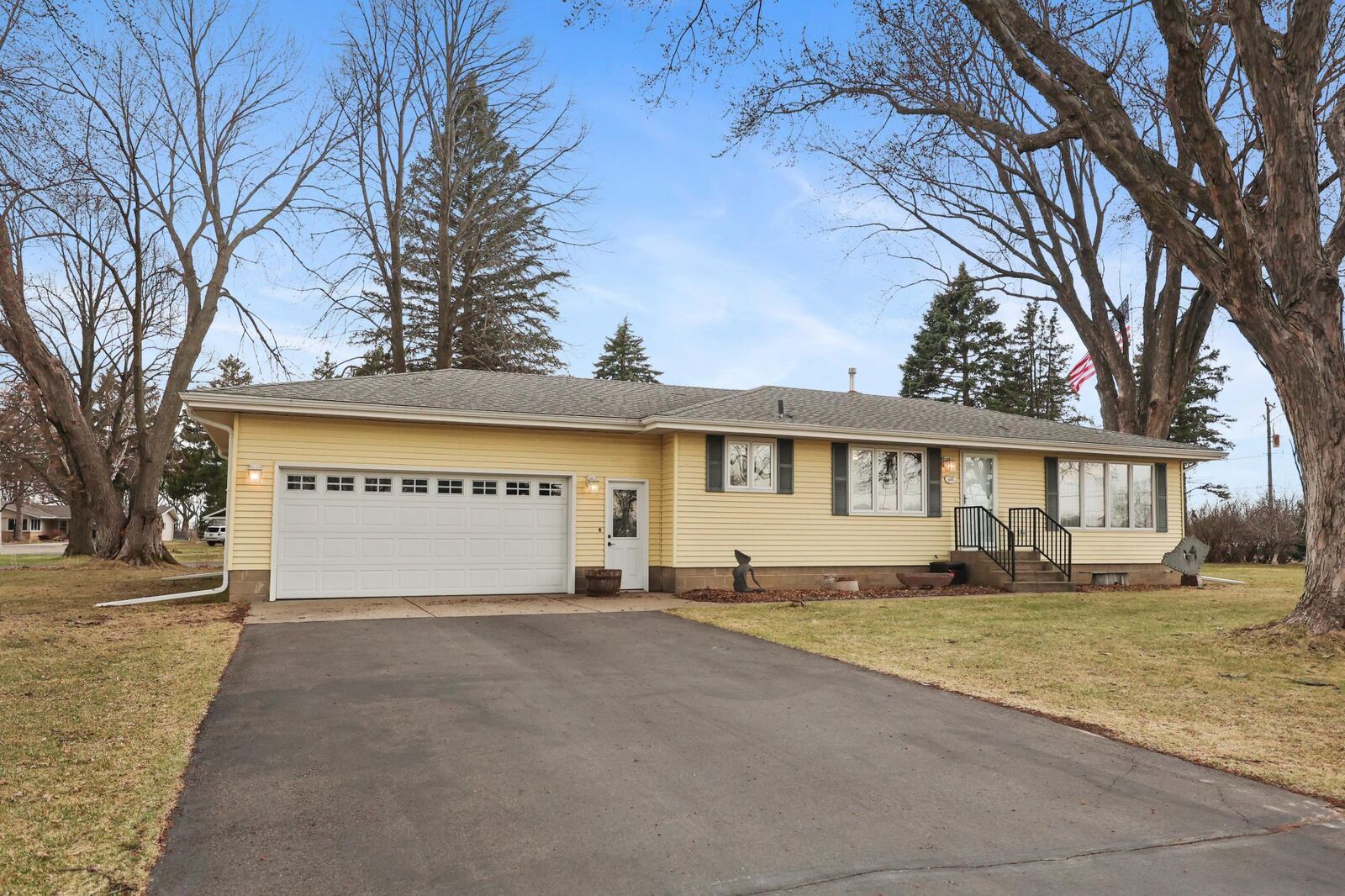 Property Photo: 635 Edgemont Drive NE MN 56304