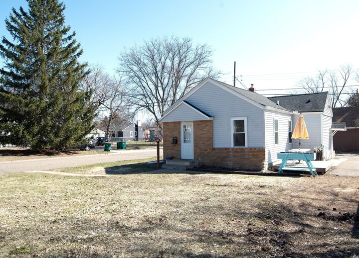 Property Photo: 4370 Adair Avenue N MN 55422