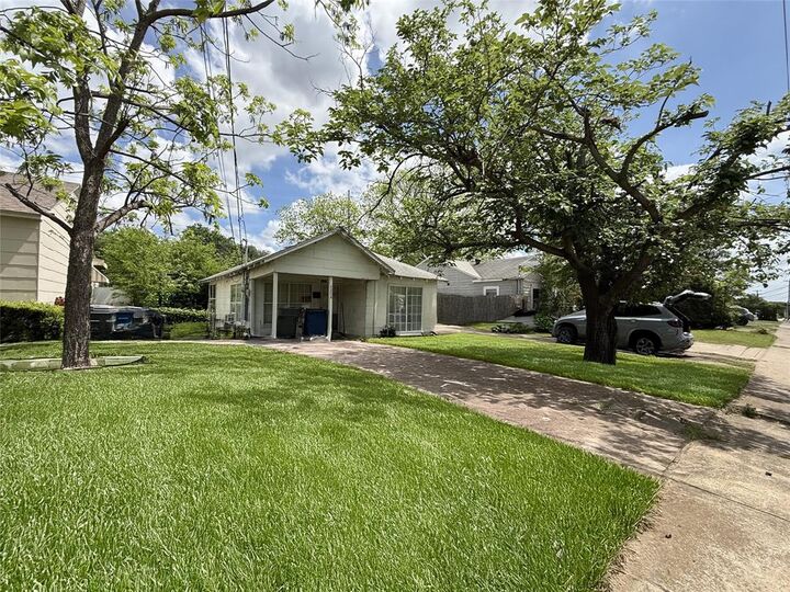Property Photo:  3206 N Jim Miller Road  TX 75227 