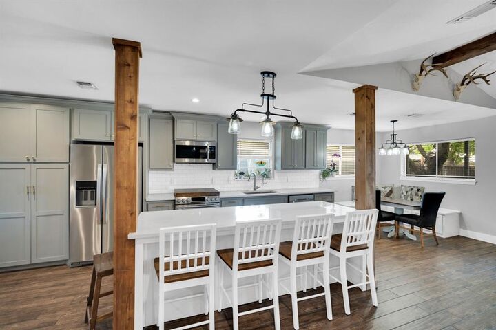 Property Photo:  106 Hillcrest Drive  TX 76065 