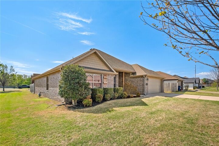 Property Photo:  788 Roselawn Street  AR 72761 