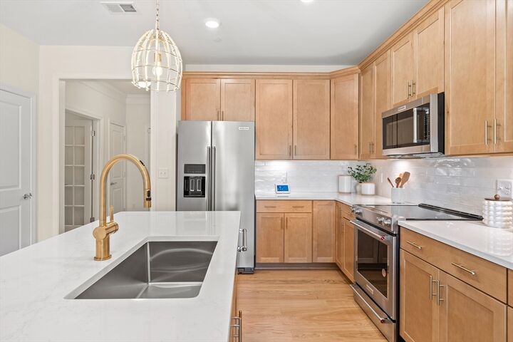 Property Photo:  5 Peters Farm Way 212  MA 01581 