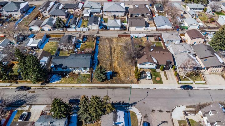 Property Photo:  1008 9 Street North  AB T1H 1Z8 