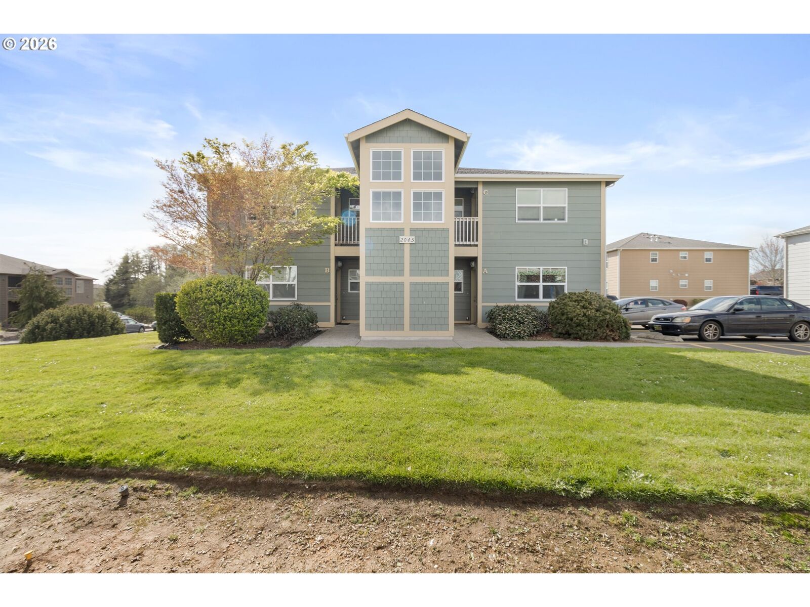 Property Photo: 2045 SE Azalea Ave OR 97146
