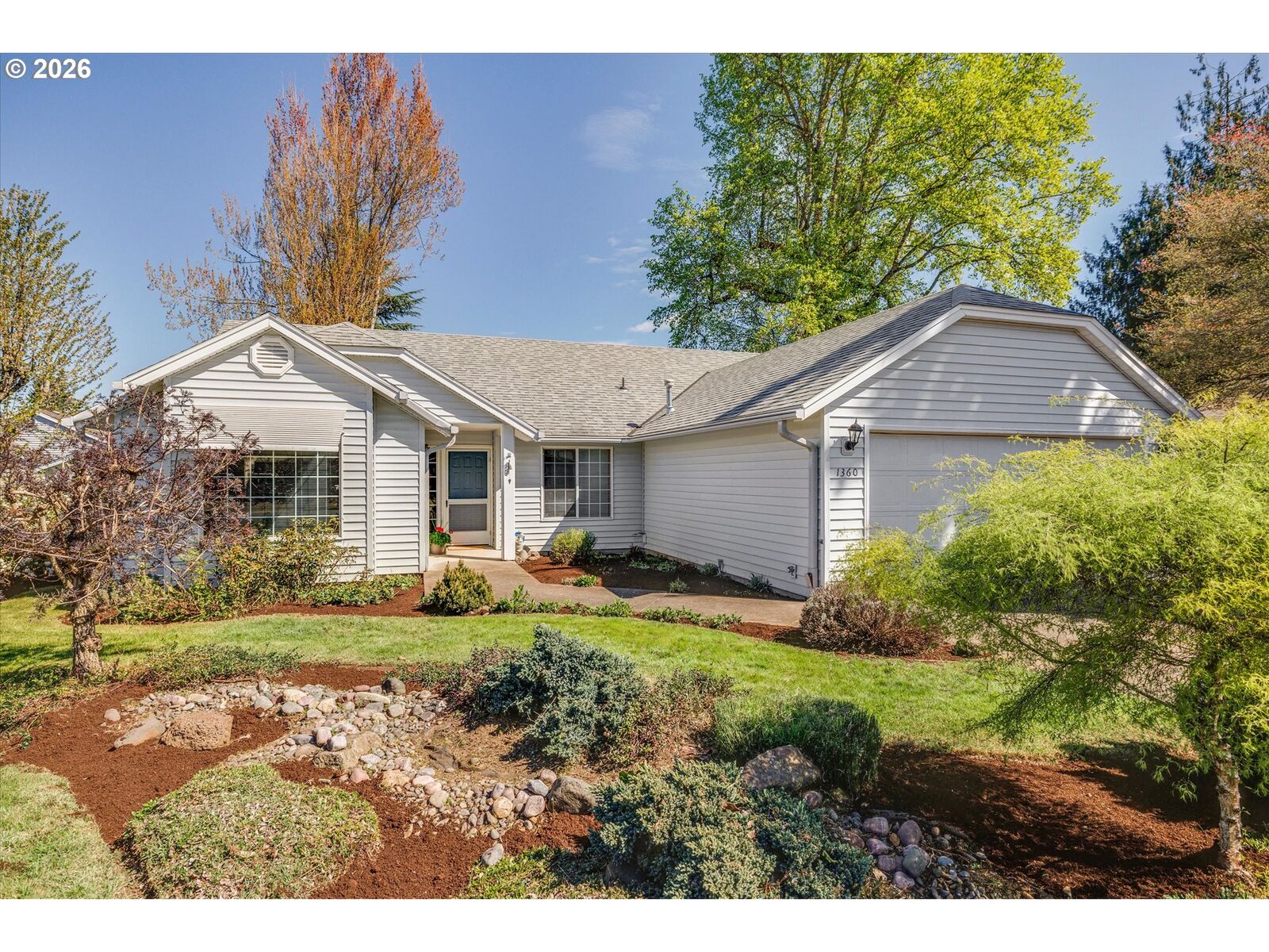 Property Photo:  1360 N Locust St  OR 97013 