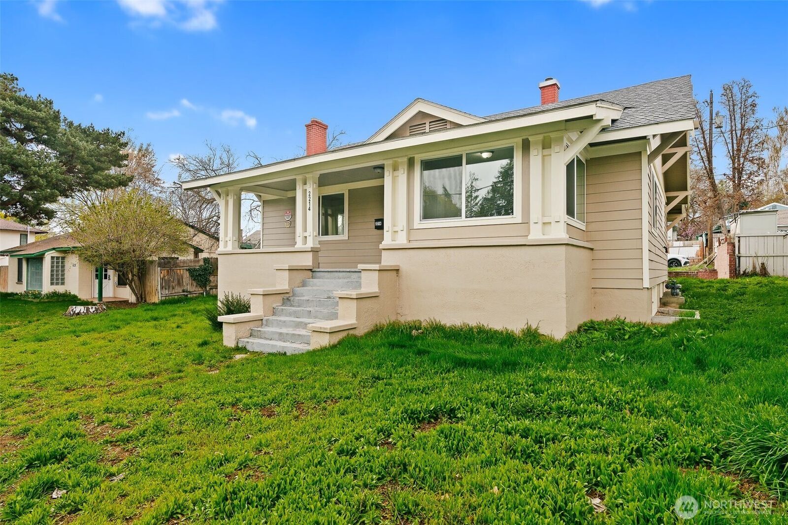 Property Photo: 2214 Summitview Avenue WA 98902