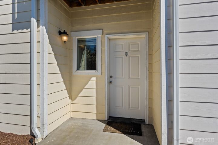 Property Photo: 501 N 105th Street B WA 98133