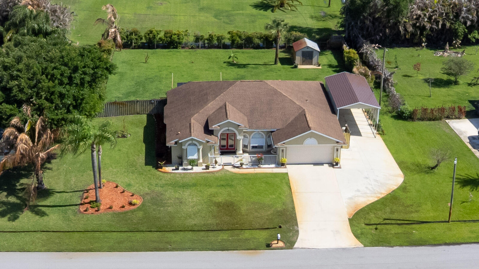Property Photo:  2025 SE Allamanda Drive  FL 34952 