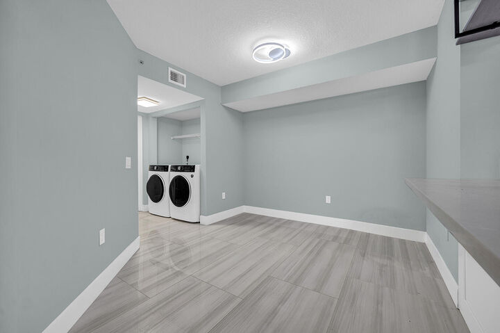 Property Photo: 1010 Villa Circle FL 33435