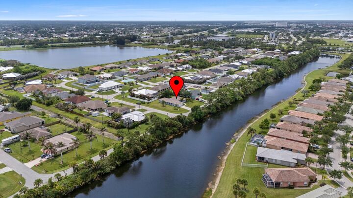 Property Photo:  2001 SW Salvatierra Boulevard  FL 34987 