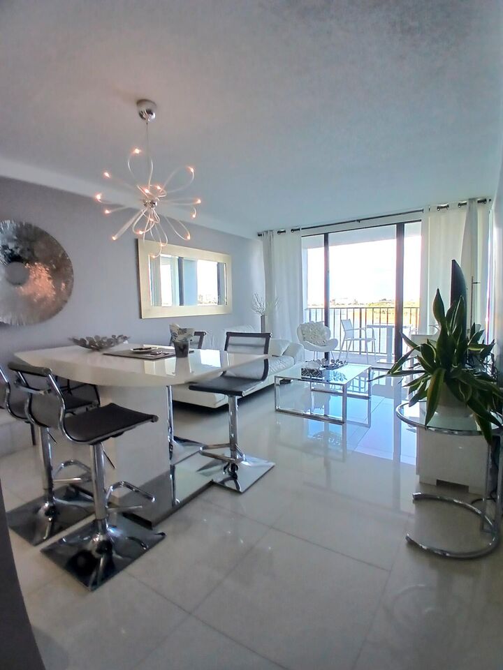 Property Photo:  1830 Embassy Drive 611  FL 33401 