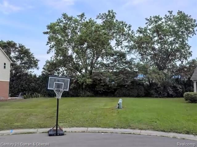 Property Photo: 11 Morross Circle MI 48126