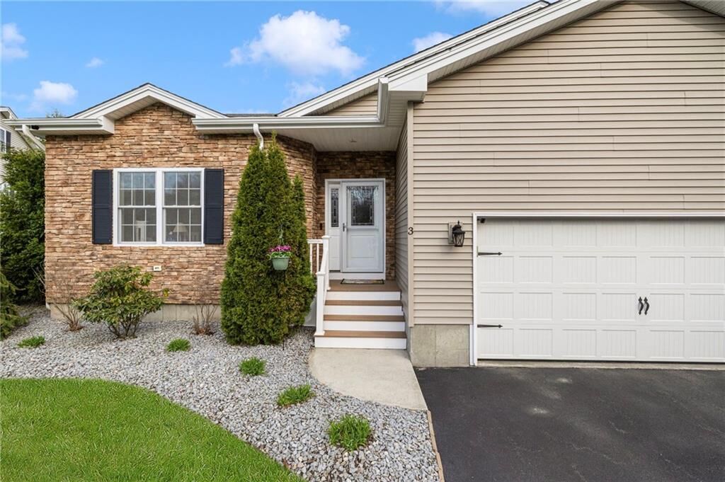 Property Photo:  3 Garden Vista Drive 3  RI 02902 