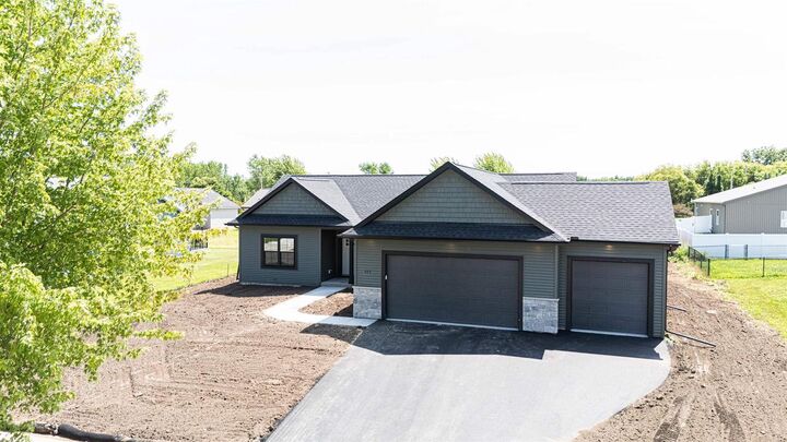 Property Photo: 425 Village Lane WI 54971