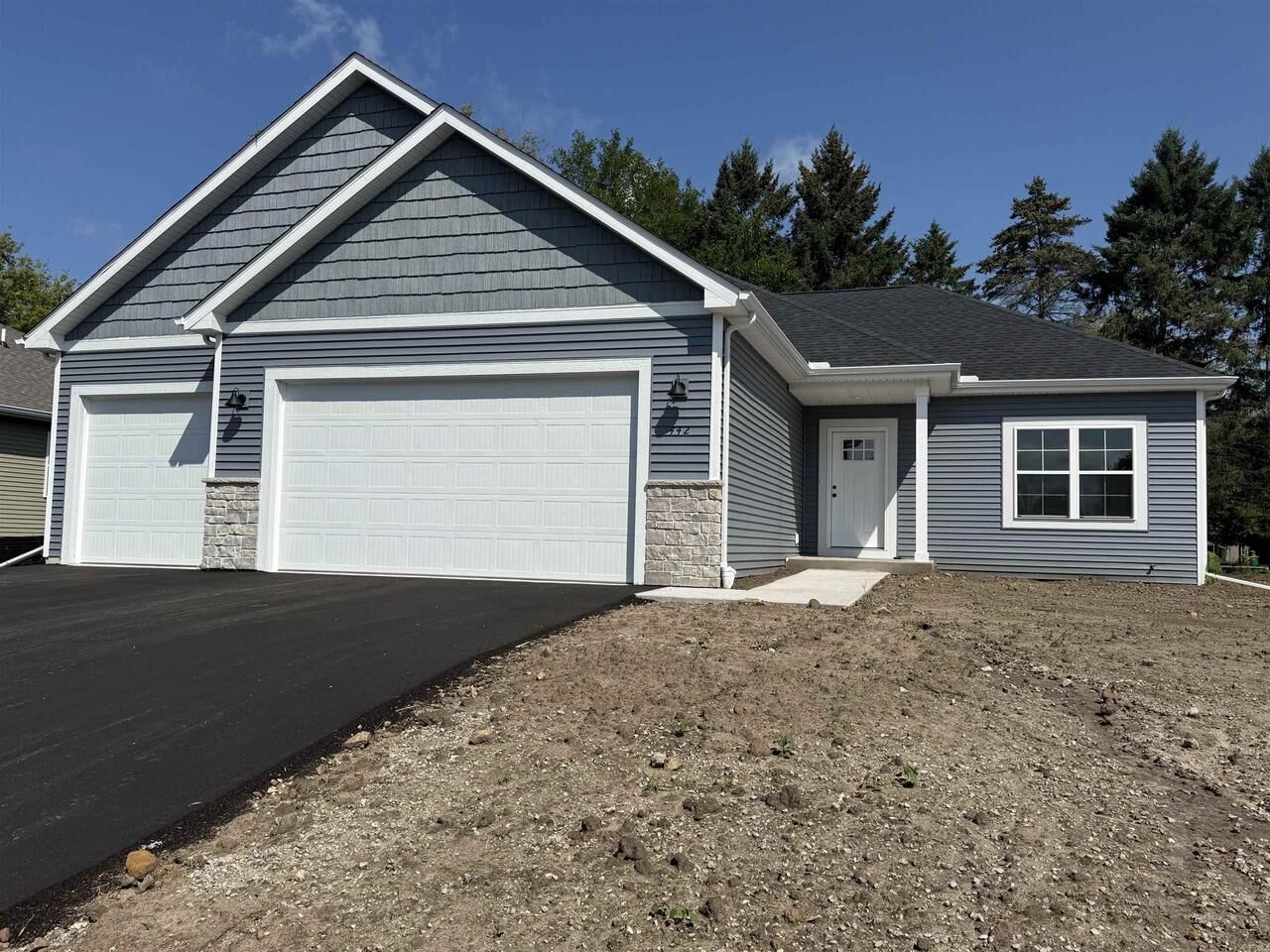 Property Photo:  442 Village Lane  WI 54971 