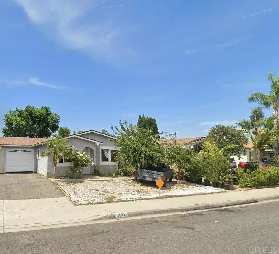 Property Photo: 4658 Calle De Retiro CA 92057