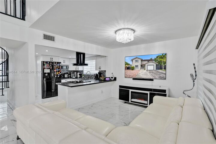 Property Photo: 15463 SW 57th St FL 33193