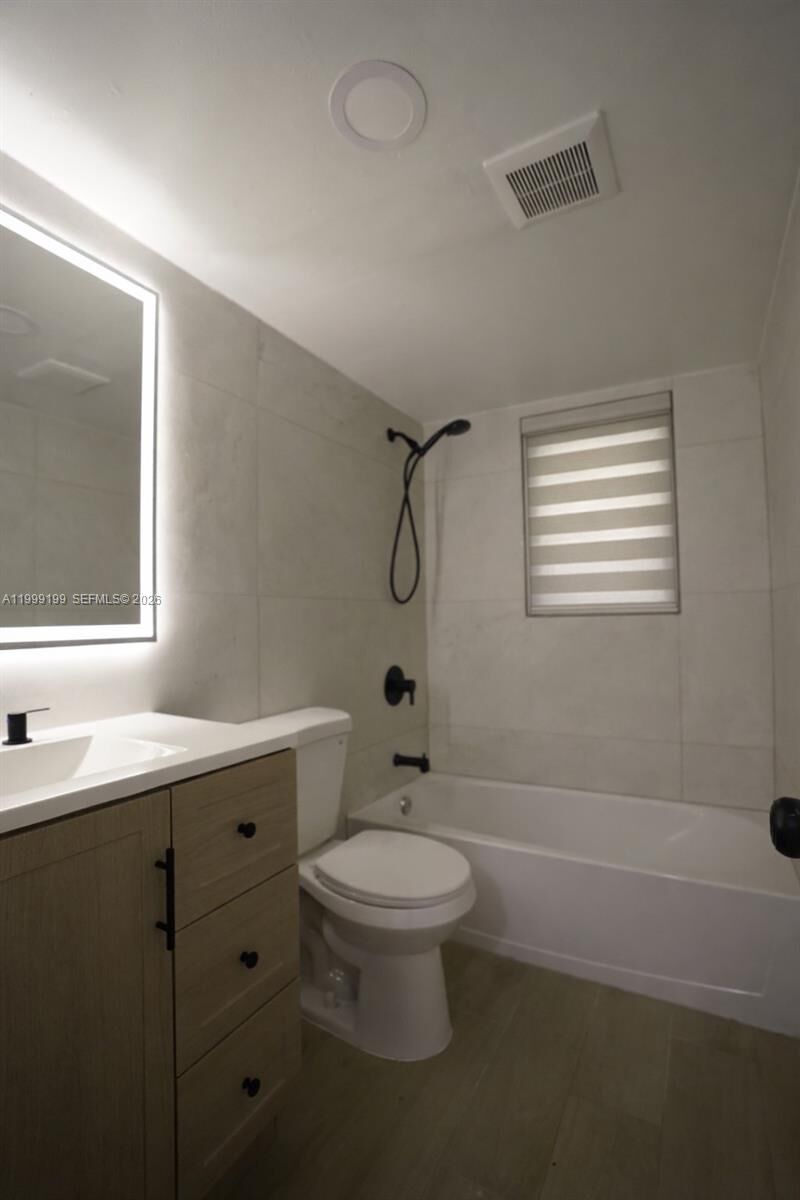 Property Photo:  530 SE 2nd Ave F2  FL 33441 