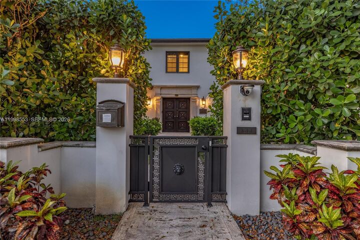 Property Photo:  1001 NE 96th St  FL 33138 