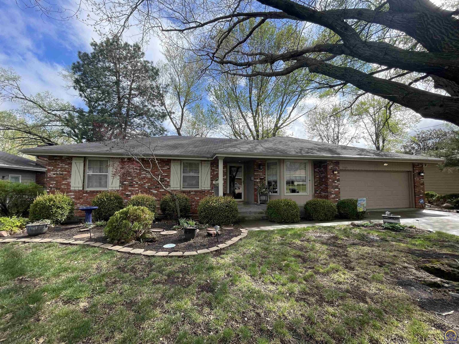 Property Photo:  5509 SW 24th St  KS 66614 