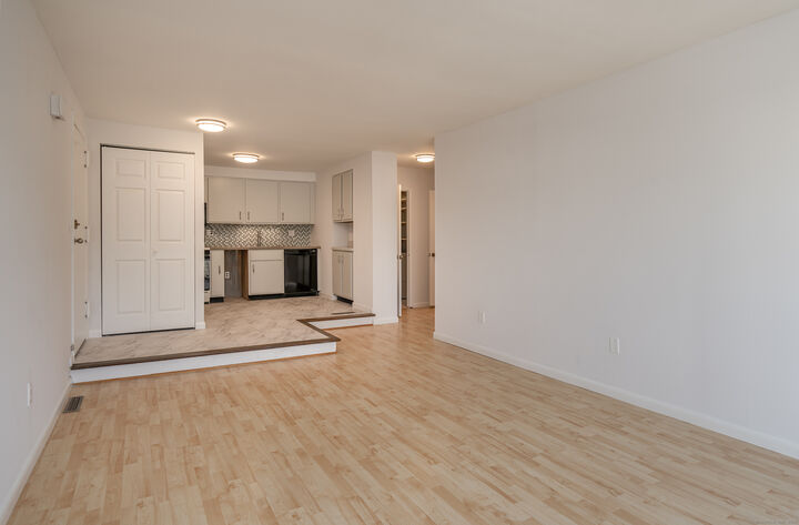 Property Photo:  323 Walden Green Road 323  CT 06405 