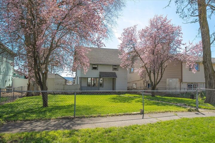 Property Photo: 1512 E Dalton Ave WA 99207