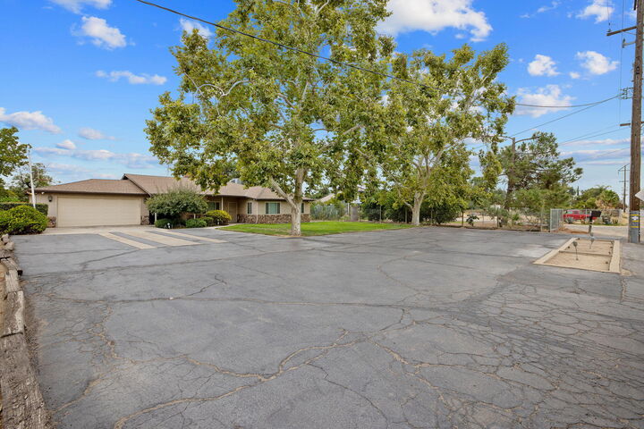 Property Photo: 1714 N Blythe Avenue CA 93722