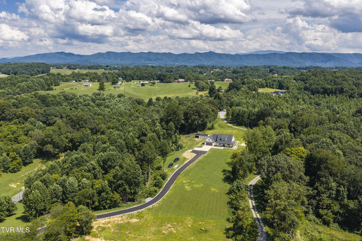 Property Photo: 165 Old State Route 34 TN 37659