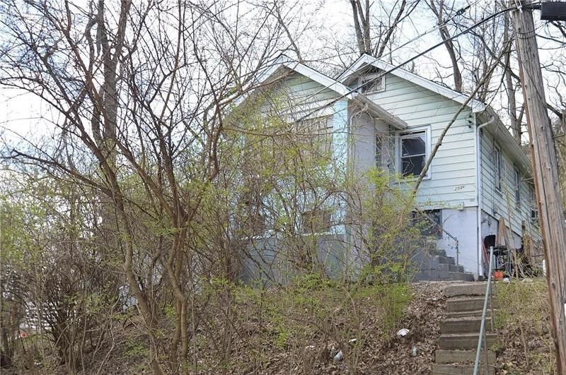 Property Photo:  2546 Merwyn Ave  PA 15204 